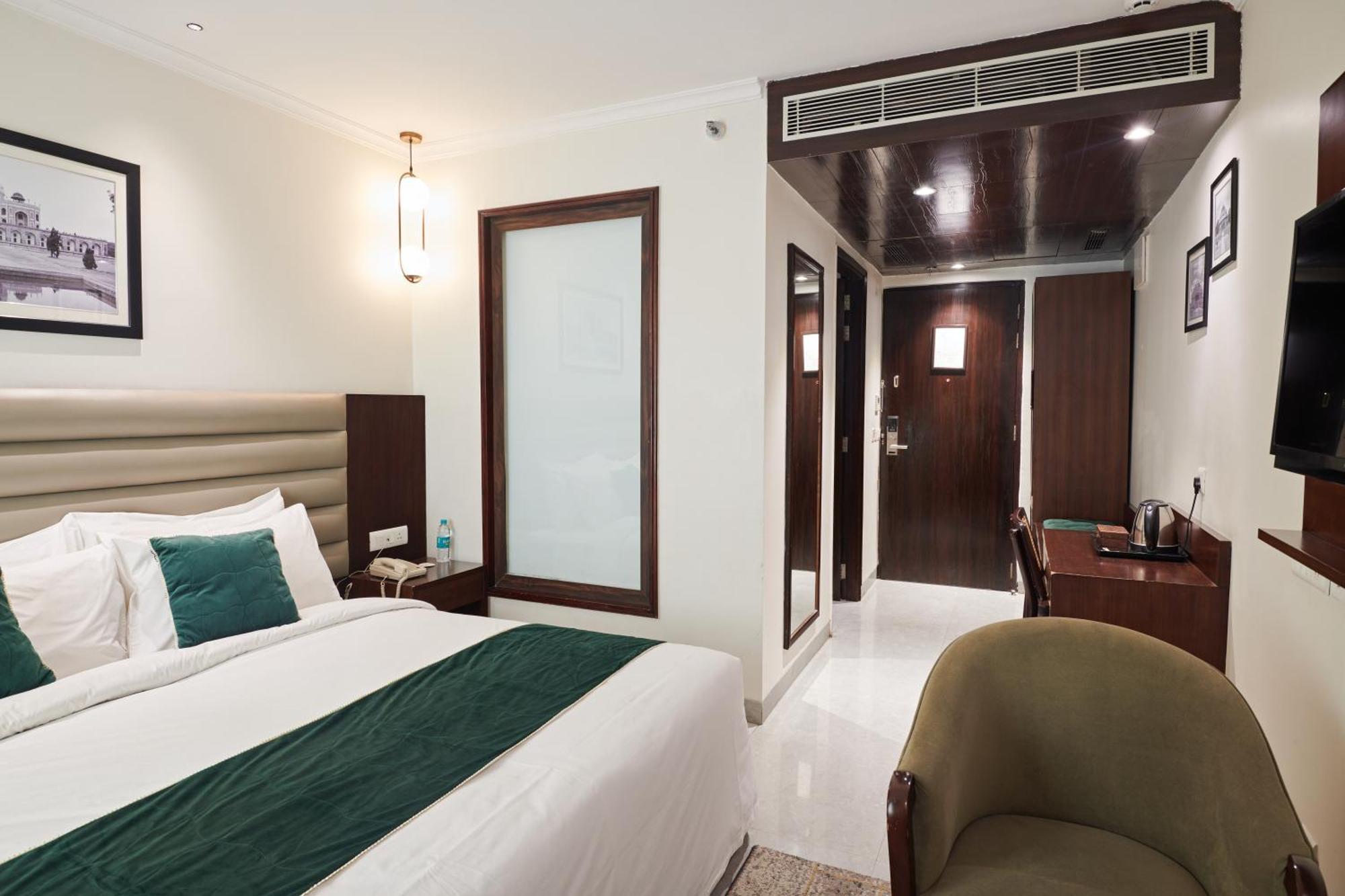 Deventure Sarovar Portico Patel Nagar New Delhi Bagian luar foto