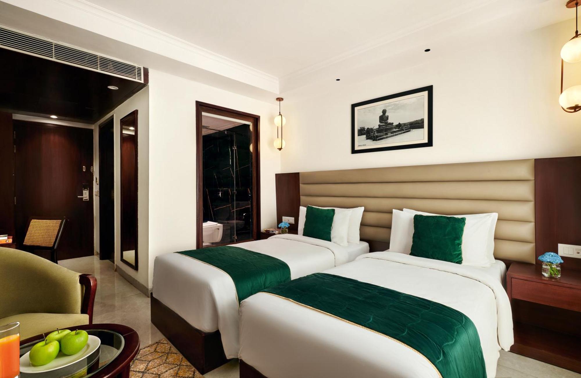 Deventure Sarovar Portico Patel Nagar New Delhi Bagian luar foto