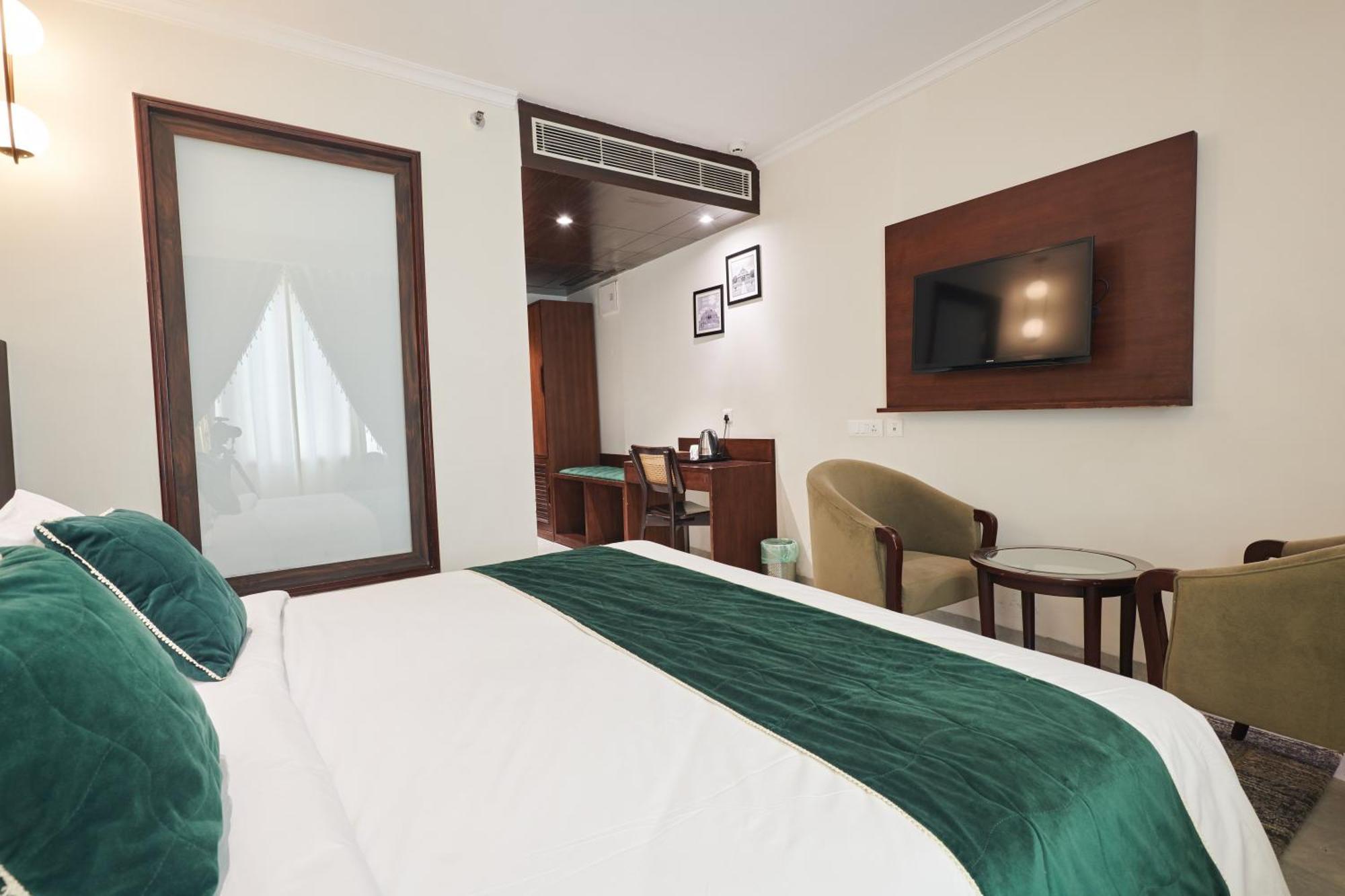 Deventure Sarovar Portico Patel Nagar New Delhi Bagian luar foto