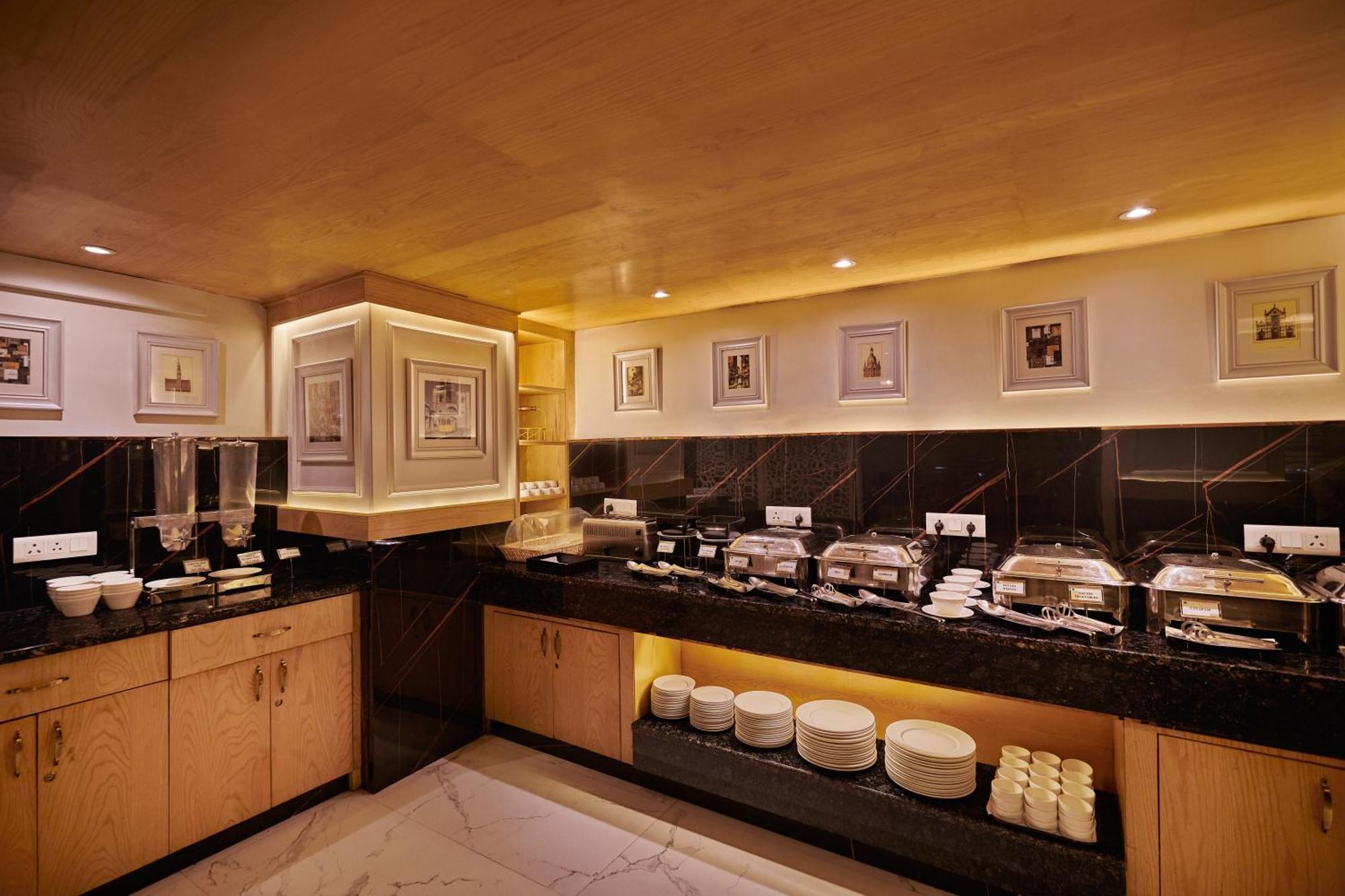 Deventure Sarovar Portico Patel Nagar New Delhi Bagian luar foto